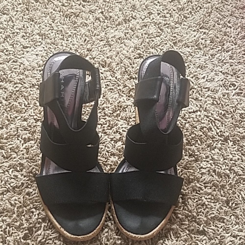 TAHARI SANDAL